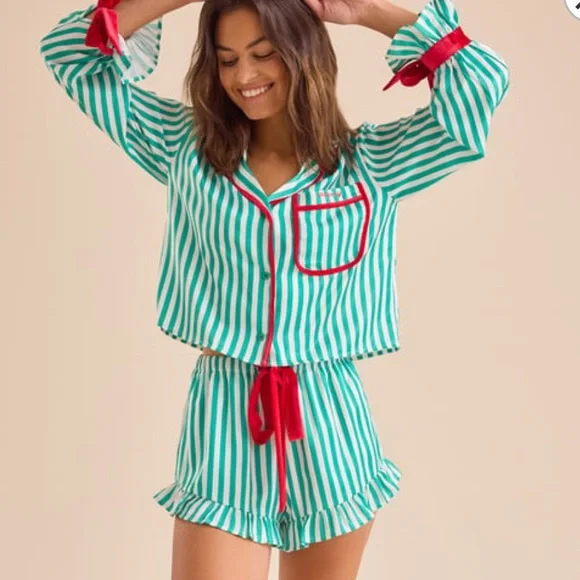 Altar’d State Merry Striped Sleep Short Christmas pajama bottom - Picture 1 of 4